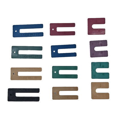 Precyzyjne wyrównanie i mocowanie 10 mm plastikowych opakowań